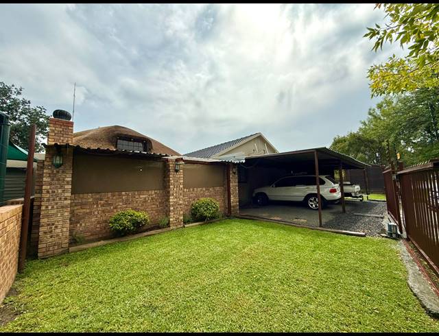4 BEDROOM FREESTANDING FOR SALE IN COSMOSRAND